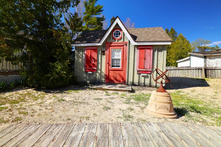 Property Photo: 19 1st Avenue S ON N0H 2G0