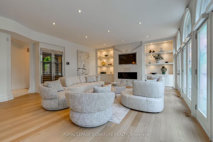 Property Photo:  27 Teddington Park Avenue  ON M4N 2C4 