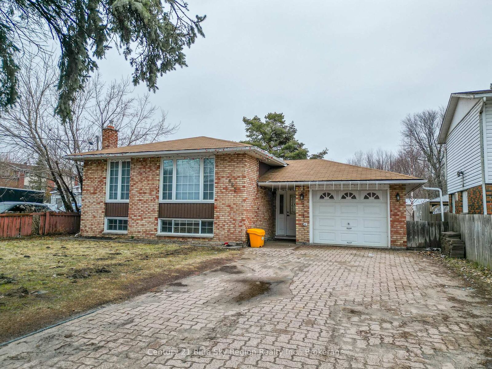 Property Photo: 862 Lakeshore Drive ON P1A 2G8