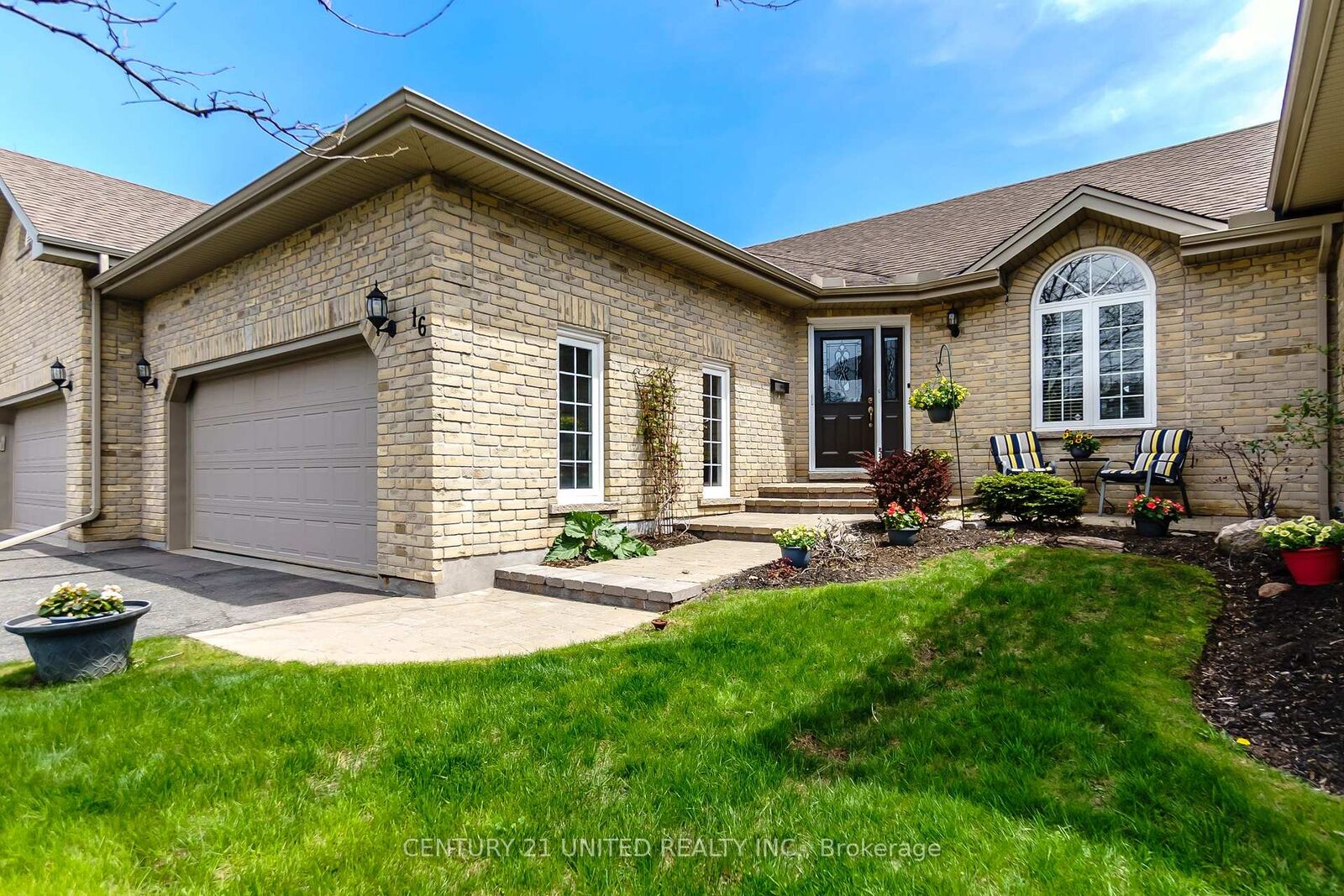 Photo de la propriété: 227 Carnegie Avenue 16 ON K9L 0B3