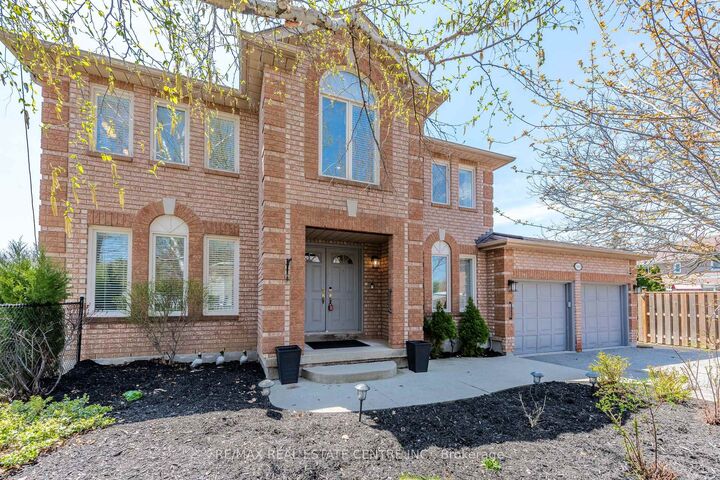 Property Photo: 3408 Trelawny Circle ON L5N 6N6
