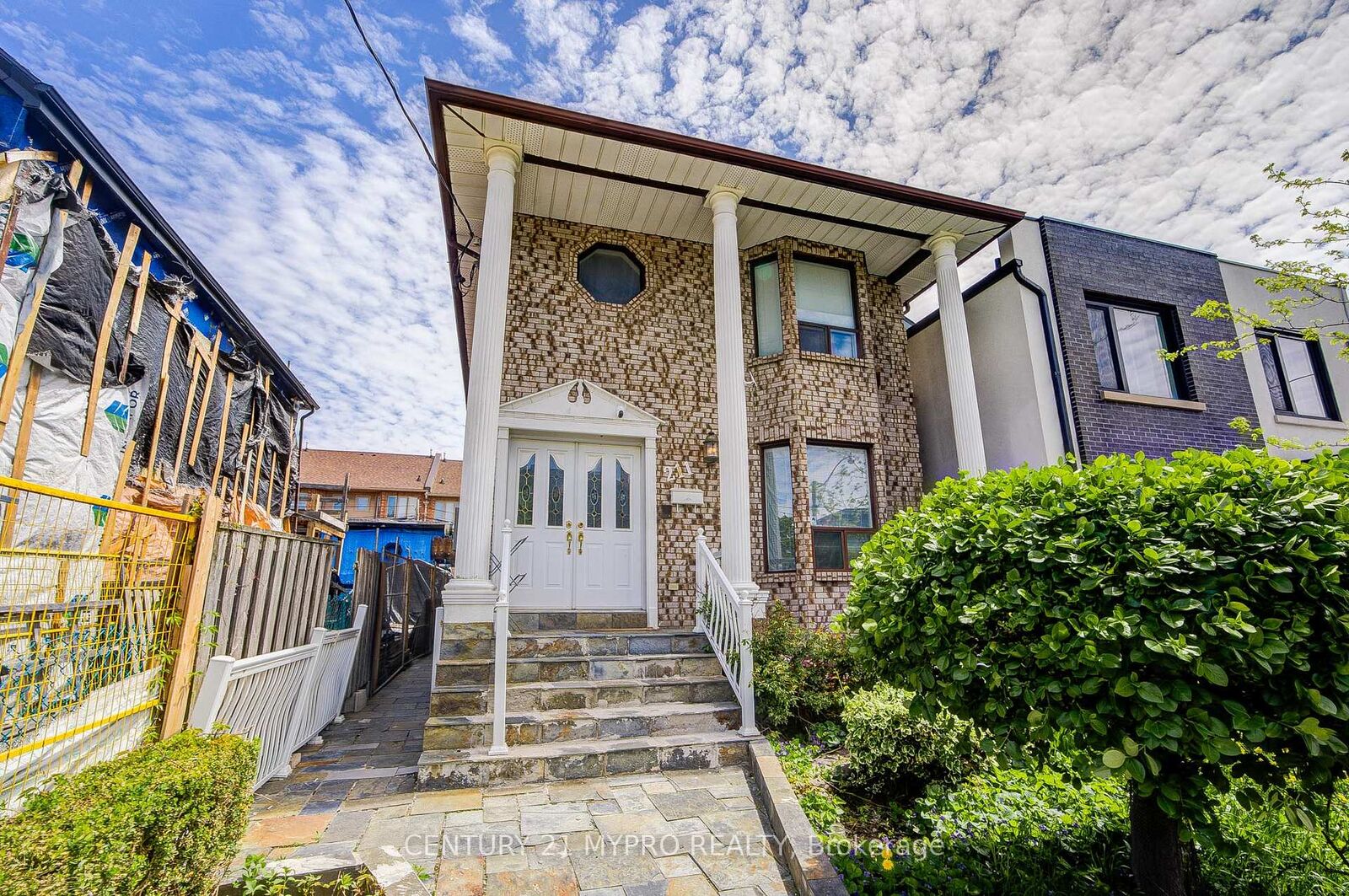 Property Photo:  211 Bellwoods Avenue  ON M6J 2R2 