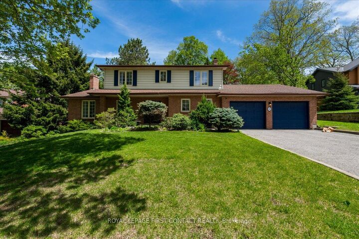 11 Forestwood Lane — photo 1