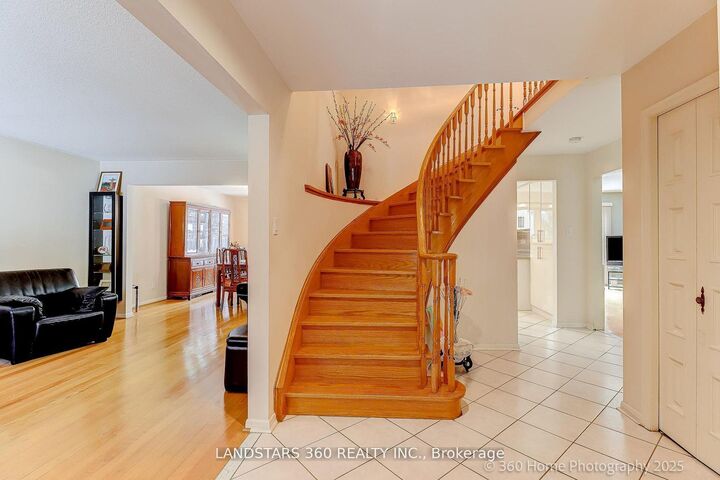 Property Photo: 31 Whitehorn Crescent ON M2J 3B1