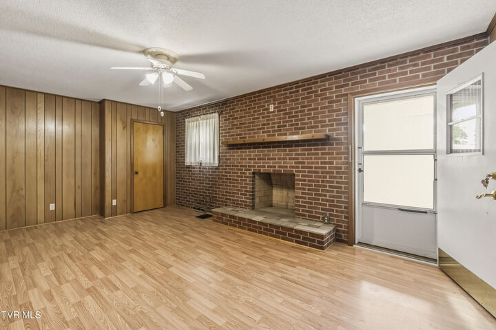 Property Photo:  595 East Allens Bridge Road  TN 37743 