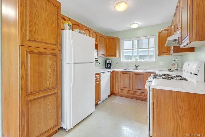 Property Photo: 1129A 2nd Ave 3 BC V9G 1A2
