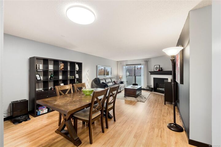 Property Photo:  1241 Fairfield Rd 402  BC V8V 3B3 