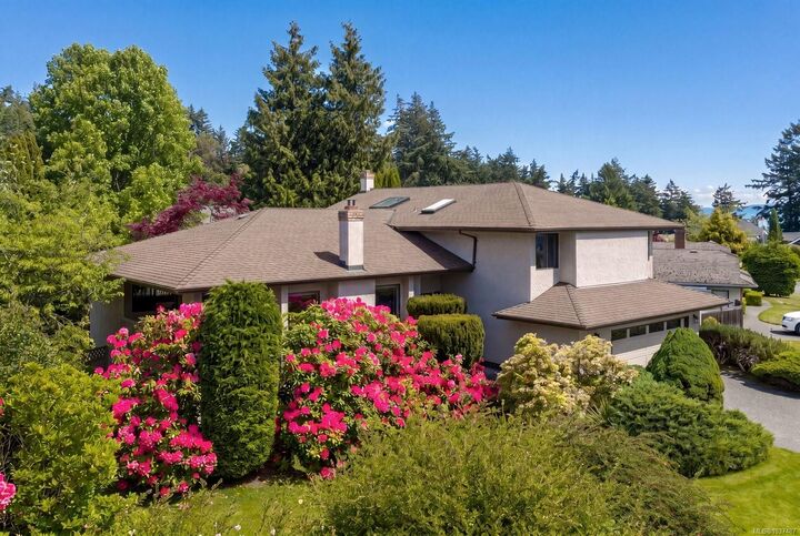 Property Photo:  1986 Wenman Dr  BC V8N 2P8 