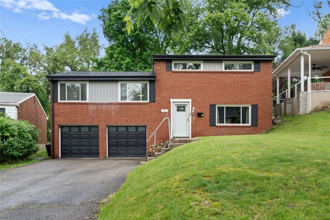 Property Photo:  52 Julian Drive  PA 15235 