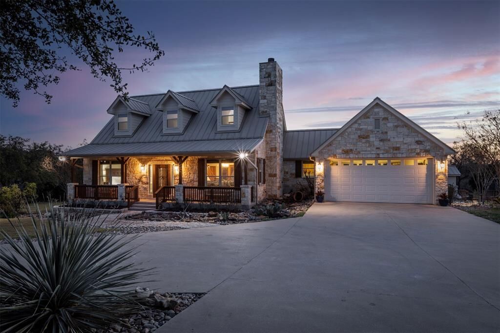 Property Photo: 5255 Lookout Ridge Drive TX 78654