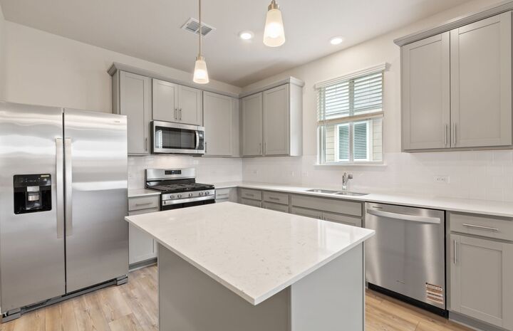 Property Photo:  112 Blackfoot Daisy Path  TX 78666 