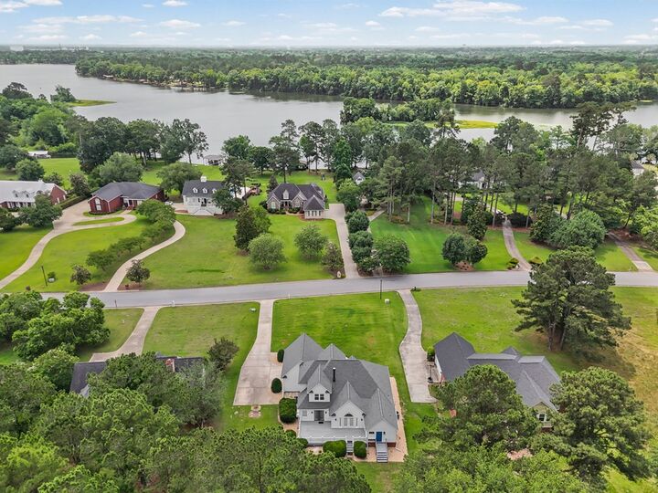 Property Photo:  1007 River Pointe Drive  GA 31701 