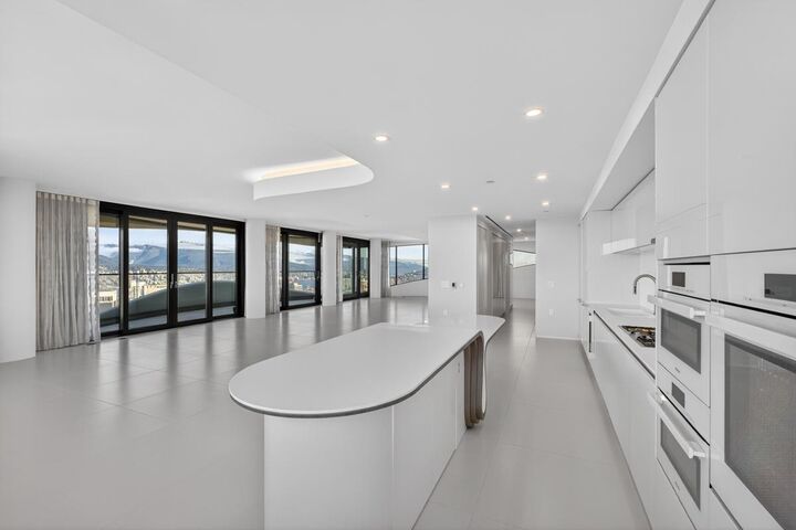 Property Photo: 1033 Nelson St 5302 BC V6E 0E5