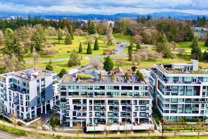 4932 Cambie Street 302 — photo 1
