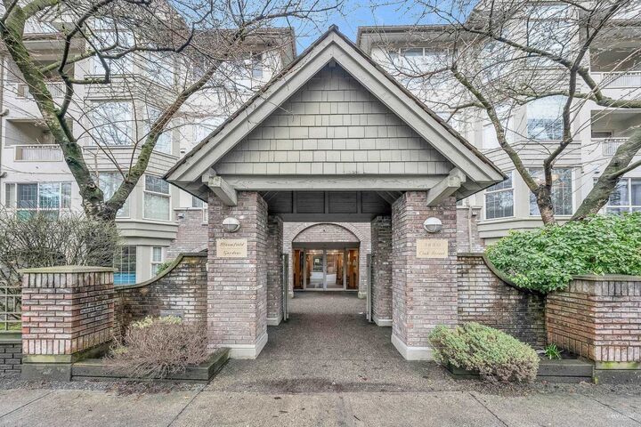 5650 Oak Street 208 — photo 1