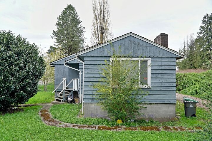 13691 100 Avenue — photo 1