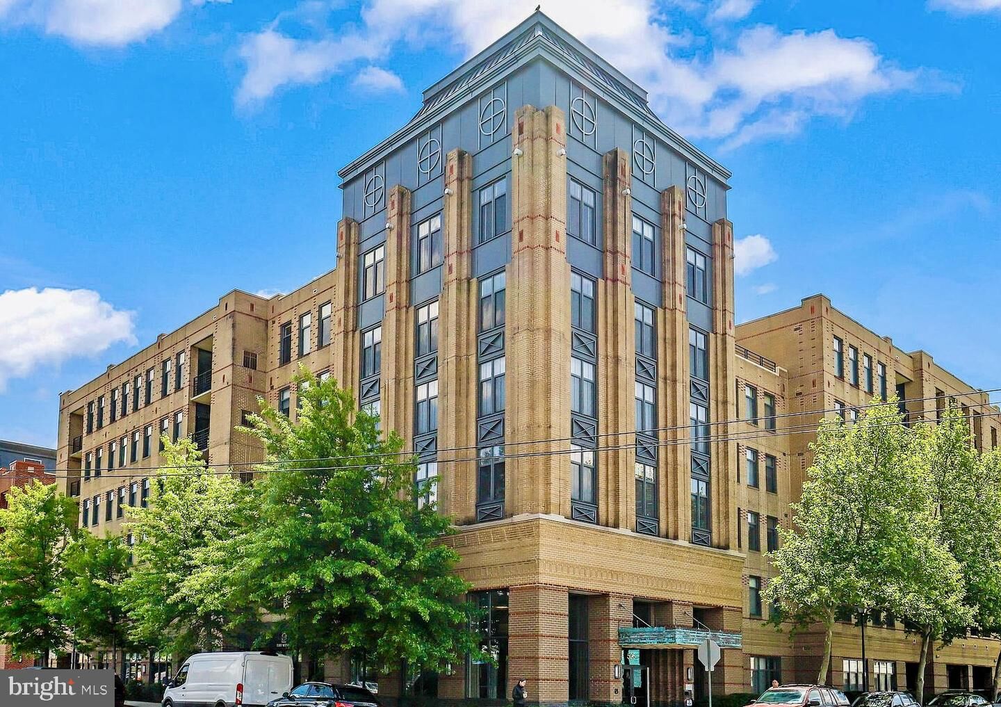 Property Photo: 525 N Fayette Street 117 VA 22314