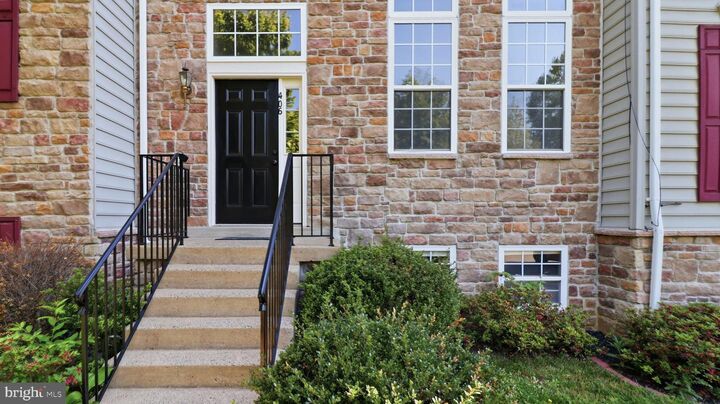 Property Photo:  406 Leeds Ridge Court  VA 20132 