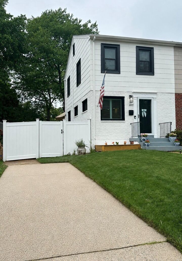 Property Photo: 2204 Dartmouth Drive VA 22307