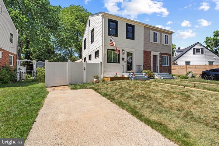 Property Photo:  2204 Dartmouth Drive  VA 22307 