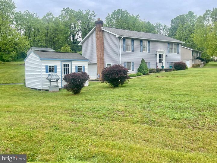 Property Photo: 27 Canterbury Drive WV 25403