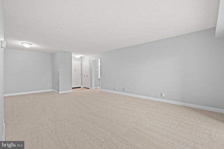 Property Photo:  307 Yoakum Parkway 703  VA 22304 