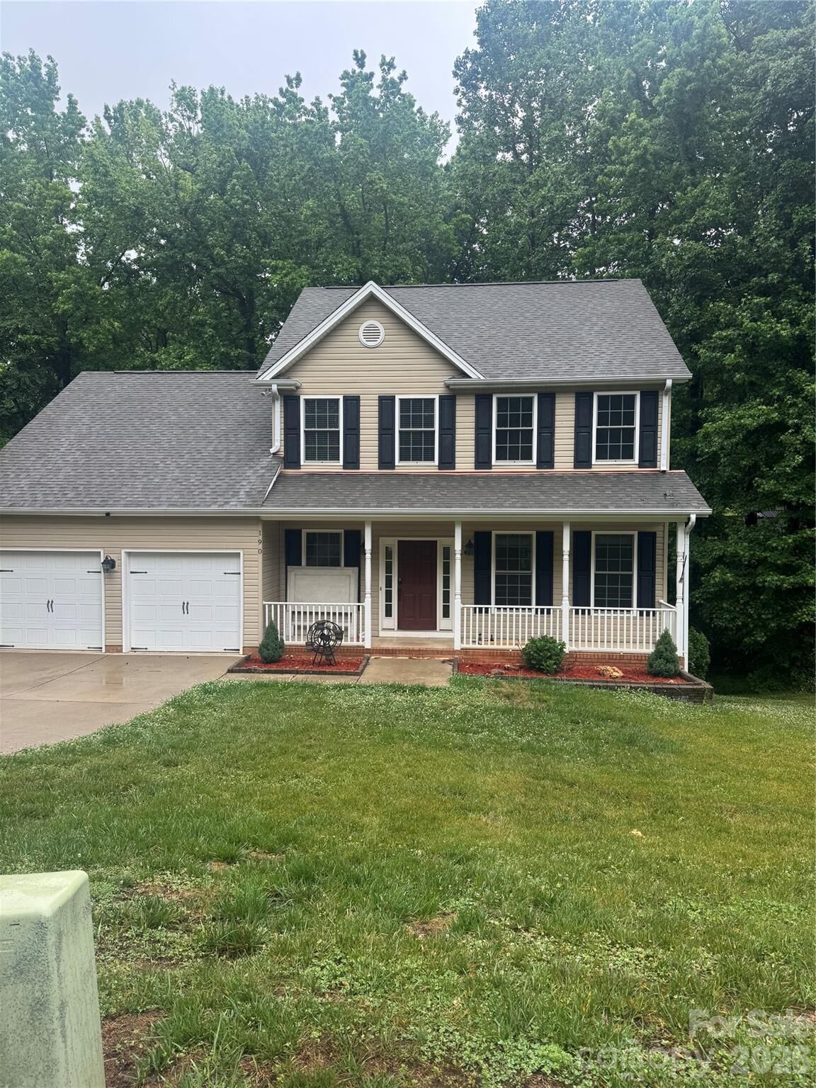 Property Photo:  190 Meadow Glen Drive  NC 28166 
