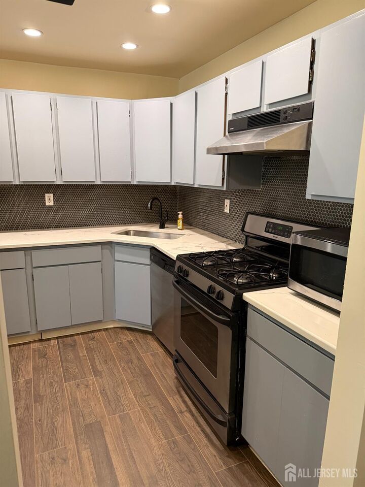 Property Photo:  11 Crabapple Lane  NJ 08823 