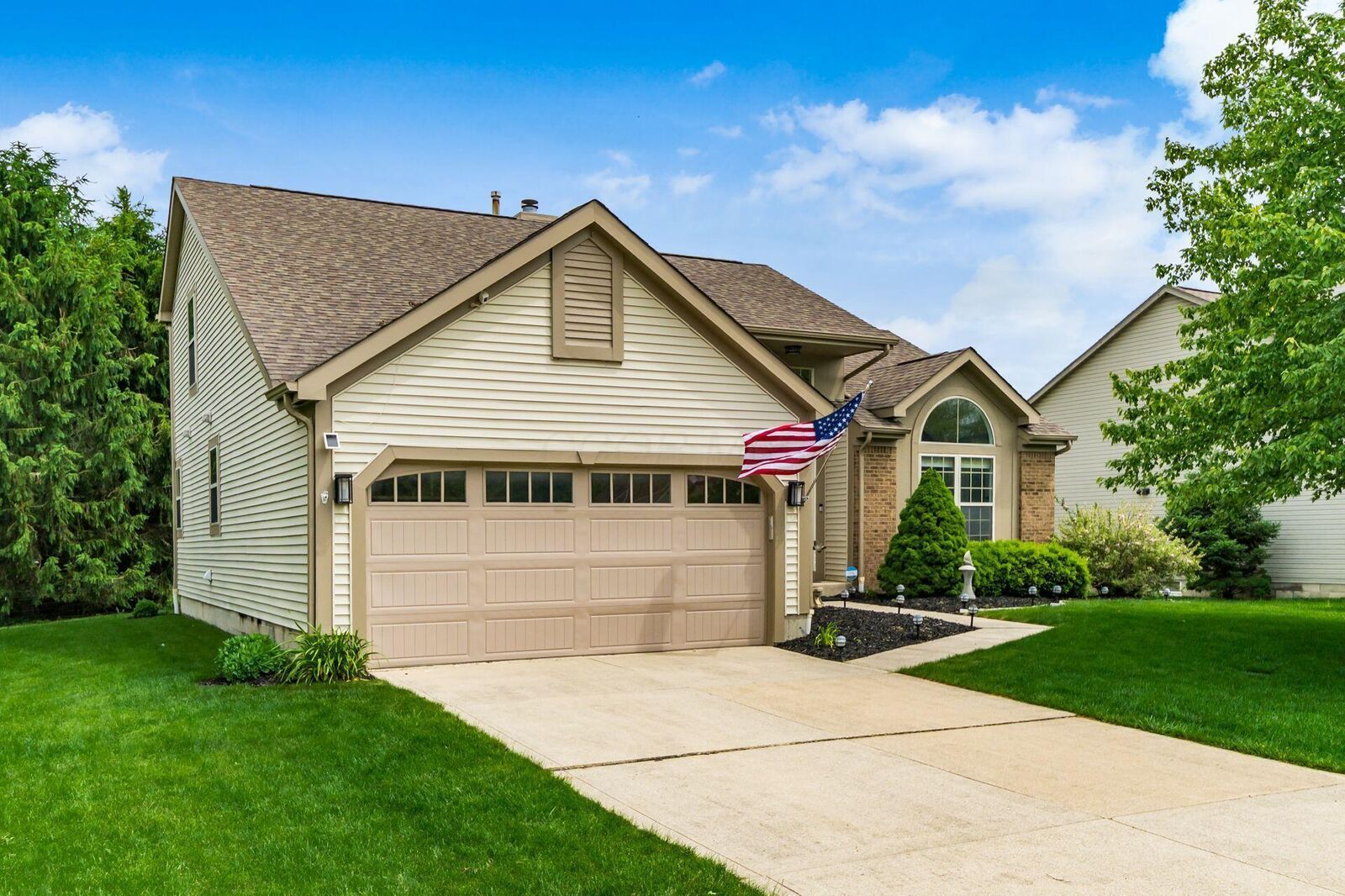 Property Photo:  1465 Cottonwood Drive  OH 43035 