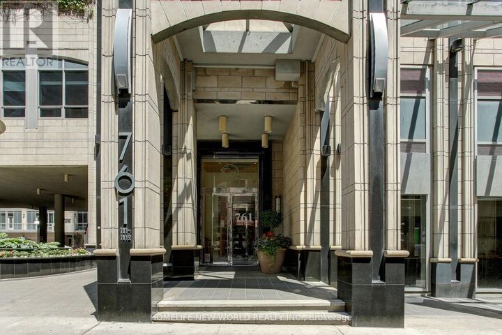 Property Photo:  761 Bay Street 3305  ON M5G 2R2 