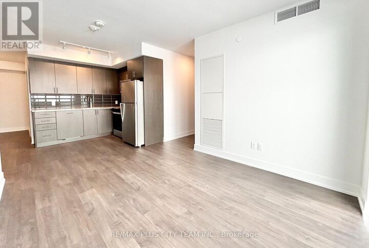 Property Photo:  2550 Simcoe Street North 1217  ON L1L 0R5 