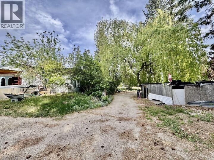 Property Photo: 4976 Nash Street BC V0H 1X8