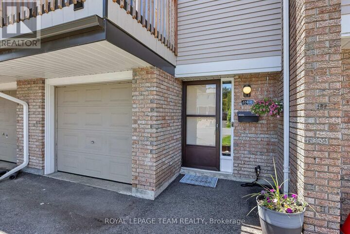 Property Photo:  276 Dalehurst Drive C  ON K2G 4J5 