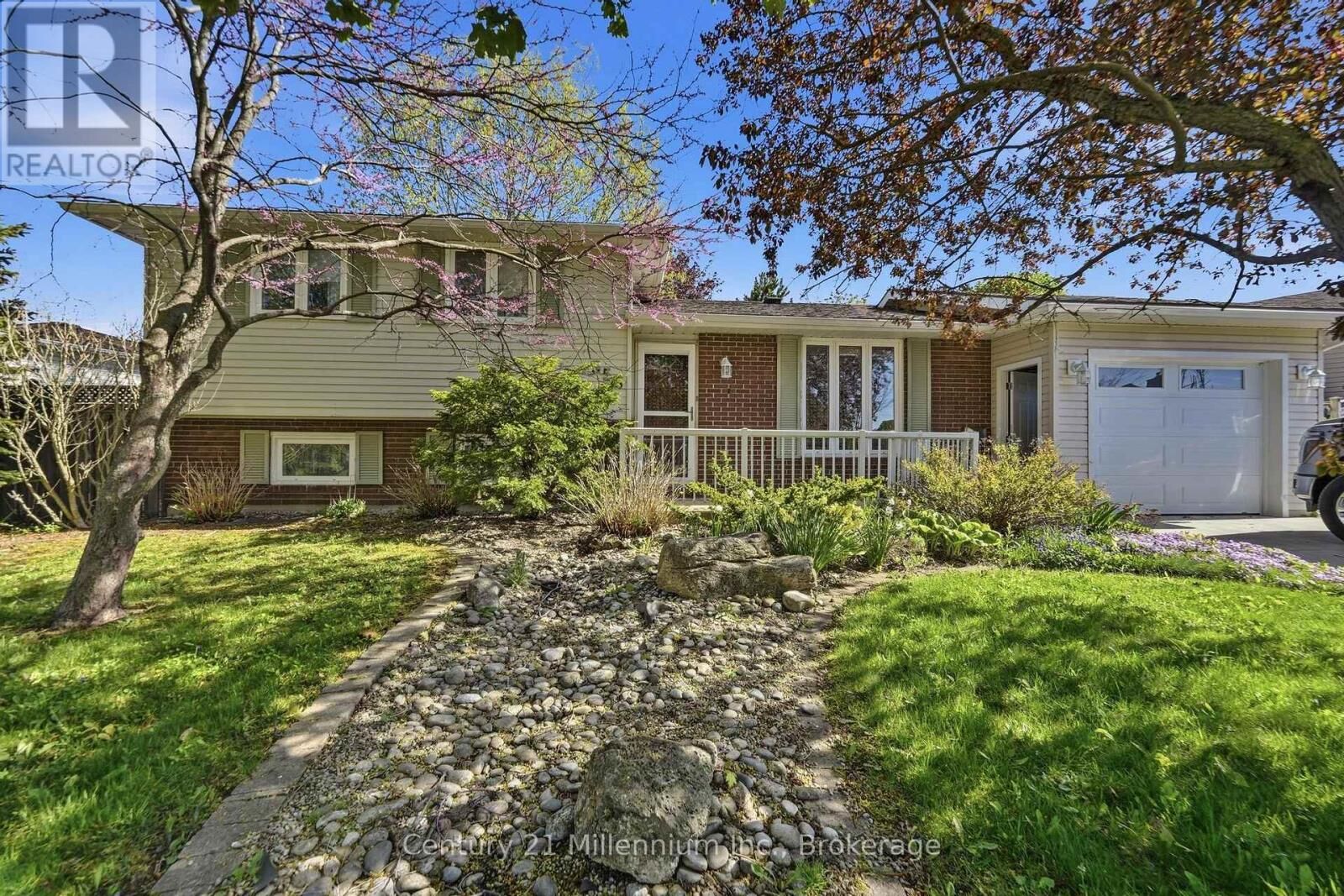 Property Photo:  553 Scott Street  ON N2Z 1V2 