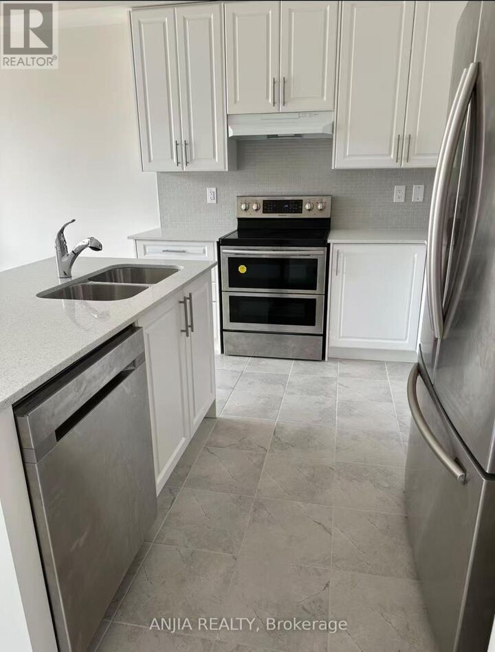 Property Photo:  65 Mikayla Lane  ON L6B 1R1 