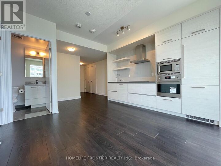 Property Photo:  2221 Yonge Street 4405  ON M4S 0B4 