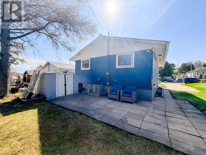 Property Photo:  215 Minto Drive  ON P9N 3K5 