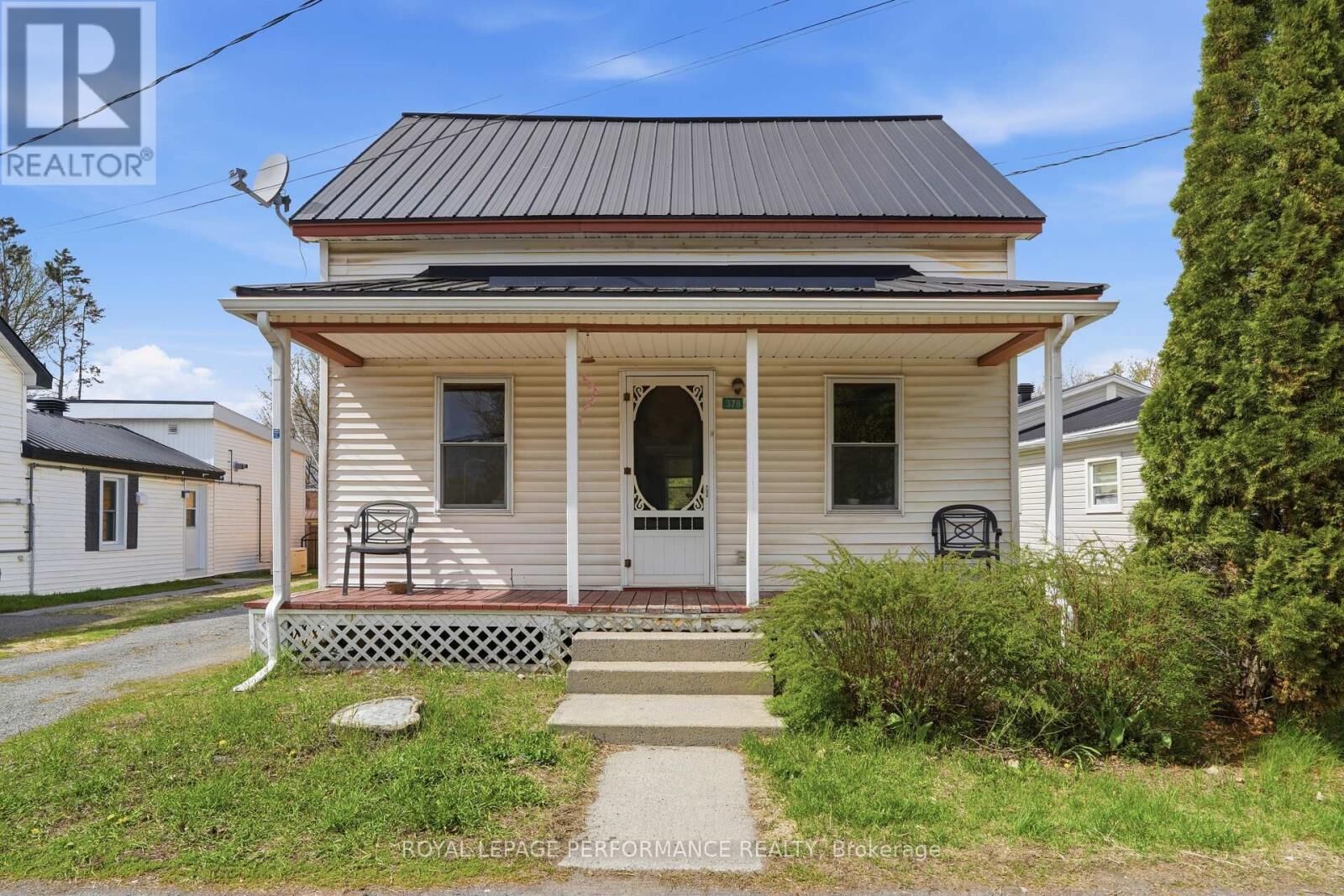 Property Photo:  378 St. Joseph Street  ON K0B 1A0 