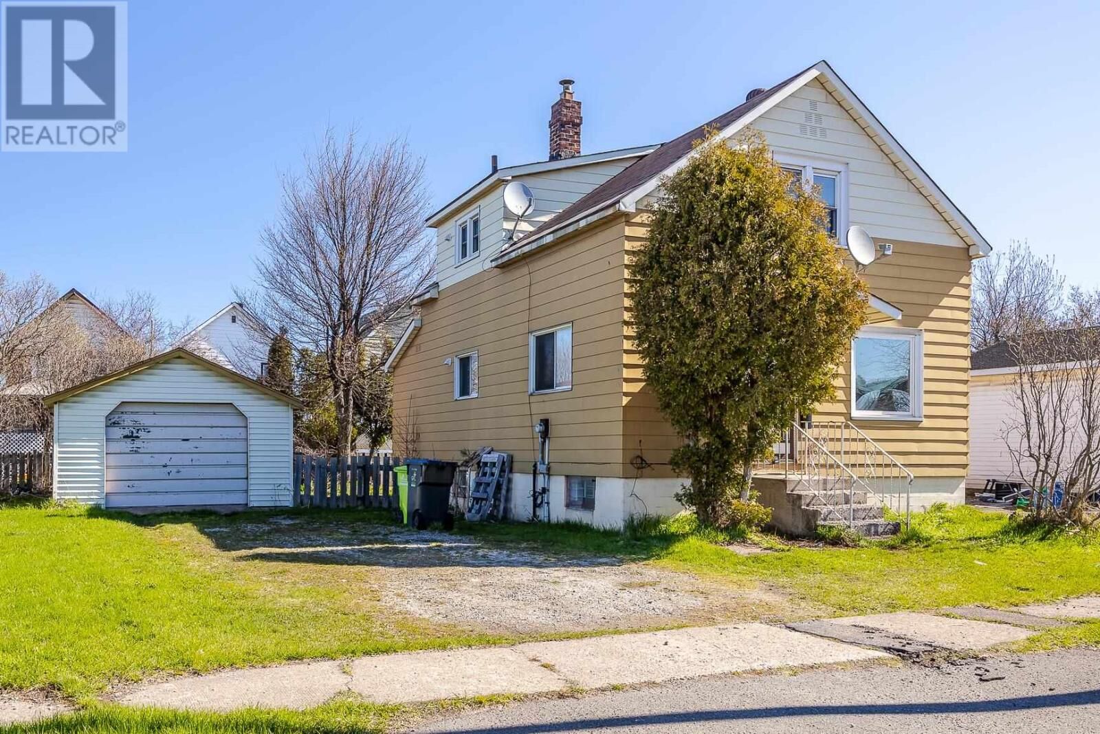 Property Photo:  634 Portage Ln  ON P6A 1K5 