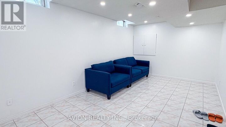 Property Photo: 2 Bute Court Lower ON L6A 1P3
