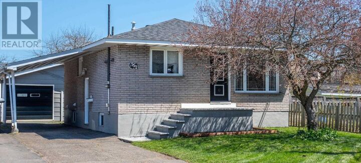 Property Photo:  552 Sherbourne St  ON P6C 3X7 