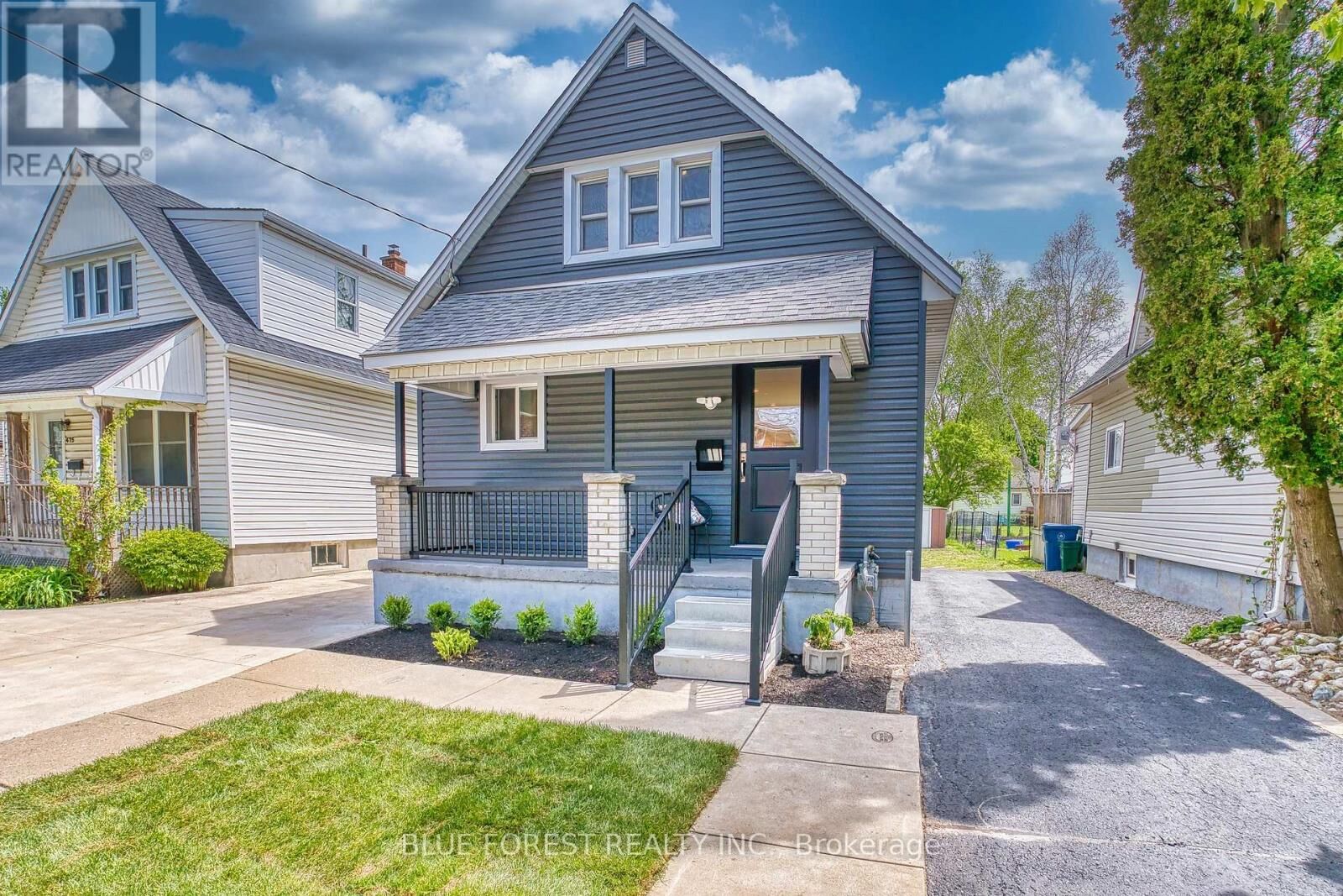 Property Photo:  471 Albert Street  ON N5A 3L3 