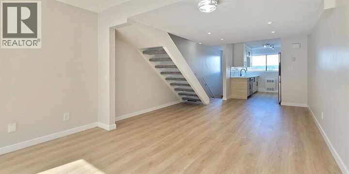 Property Photo:  2400 15 Street Southwest  AB T2T 5S3 