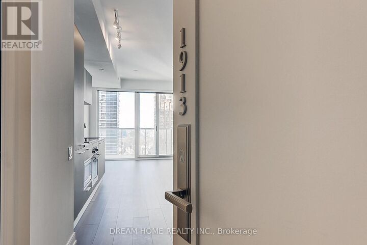 Property Photo:  3 Gloucester Street 1913  ON M4Y 0C6 