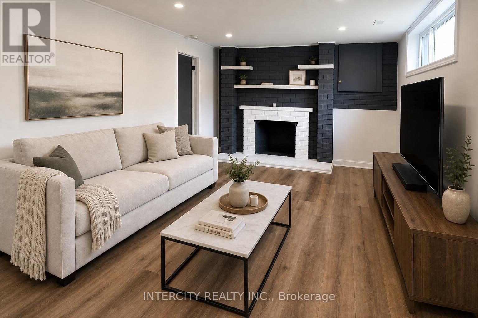 Property Photo:  183 Collings Avenue Lower  ON L3Z 1W2 