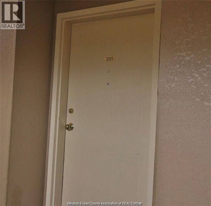 Property Photo:  3000 Sandwich Street 201  ON N9C 4G3 