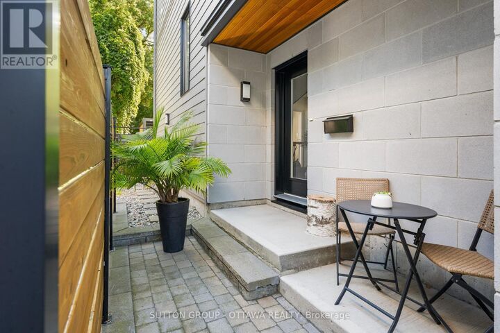 Property Photo: 1127 North River Road ON K1K 3W4