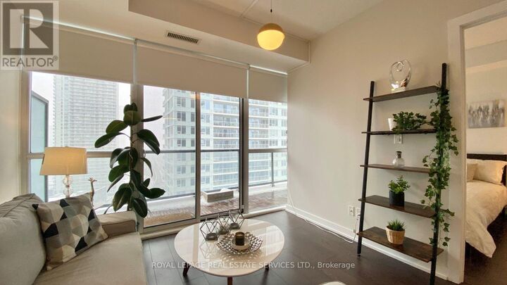 Property Photo: 20 Bruyeres Mews 2107 ON M5V 0G8