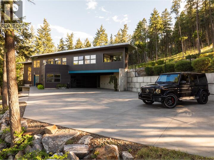 Property Photo: 324 Clifton Road BC V1V 1A5