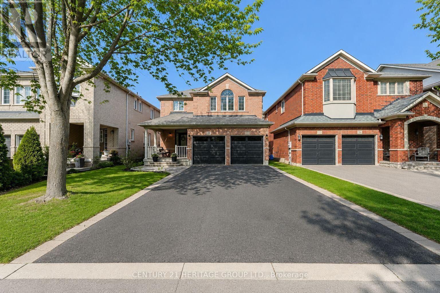 Property Photo:  996 Oaktree Crescent  ON L3X 2Z2 